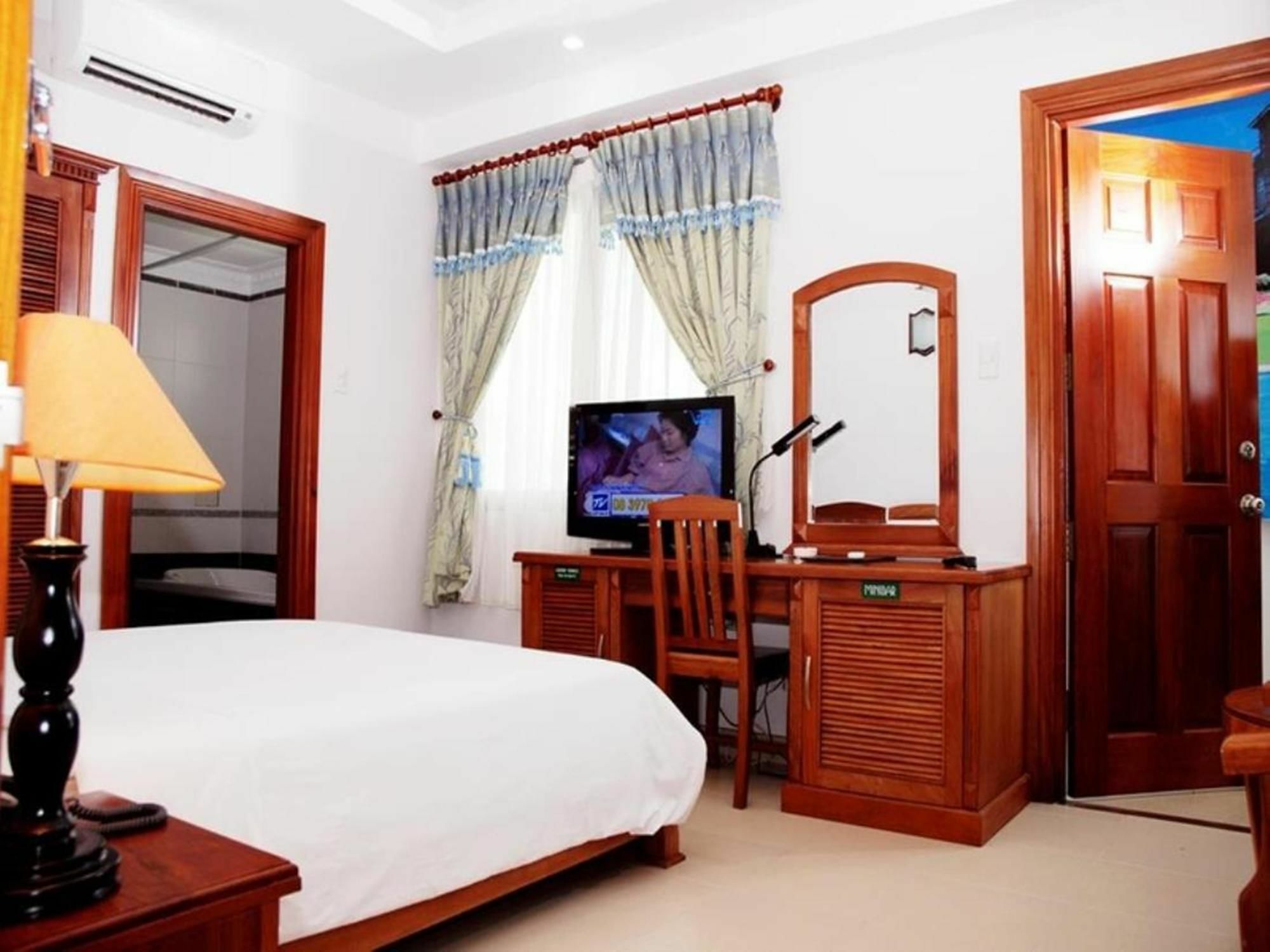 Phu An Hotel Хошимин Экстерьер фото