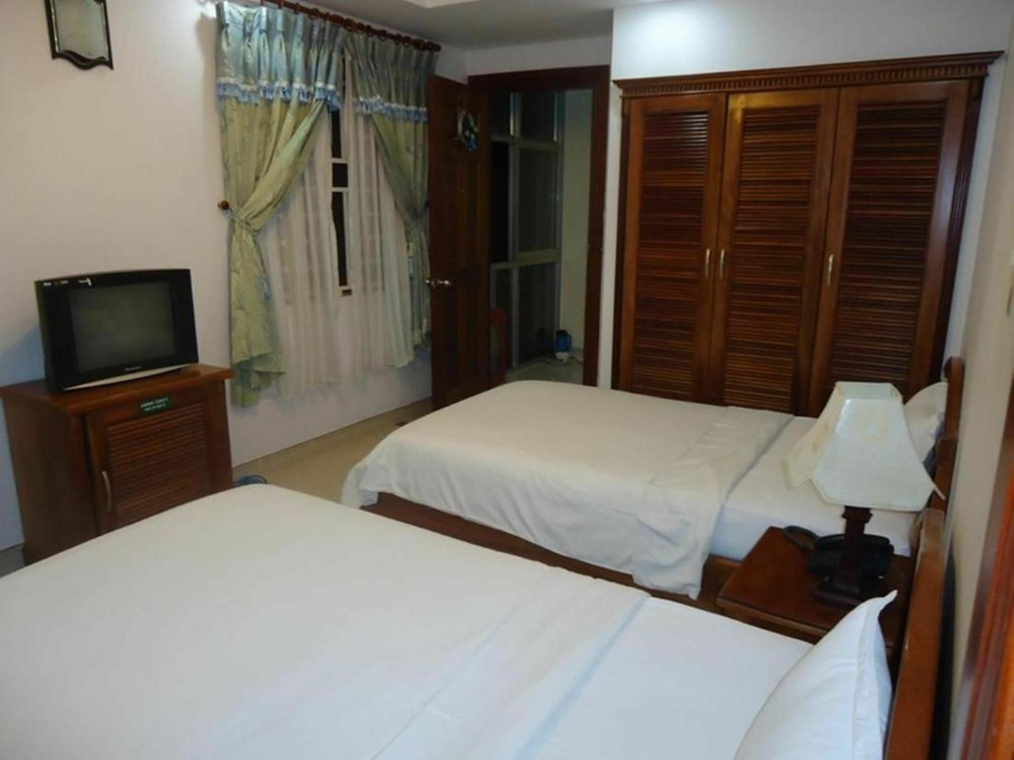 Phu An Hotel Хошимин Экстерьер фото